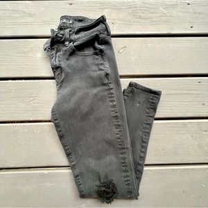 BLACK DISTRESSED AMERICAN EAGLE JEANS